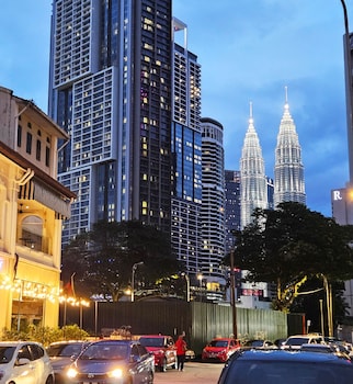 home style at platinum suites klcc twin towers
