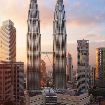 home style at platinum suites klcc twin towers
