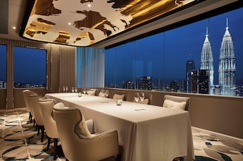 home style at platinum suites klcc twin towers