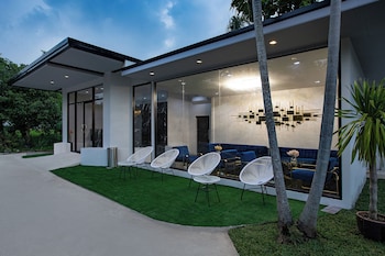 nariya bayfront phuket