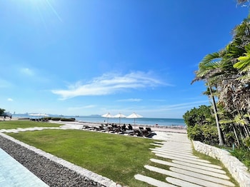 residence veranda by thita