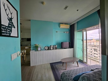 residence veranda by thita