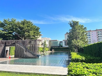 residence veranda by thita