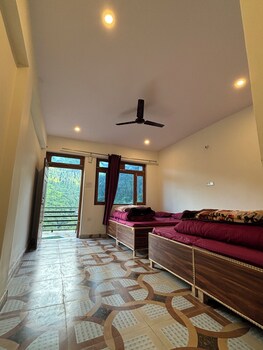 Kuari Pass Inn,,2 star