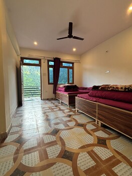 Kuari Pass Inn,,2 star