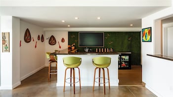 The Nevada,141 Long Beach Ave,3 star