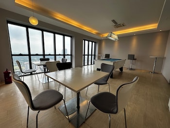 Stylish Urban Oasis,,3 star
