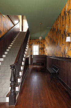 Hotel Klaus,203 N Main St,2 star