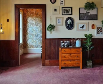 Dennen's Victorian Farmhouse,7001 N Hwy 1,2 star