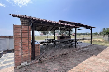 saujana villa cherok paloh kuantan beach