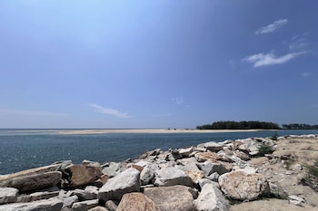 saujana villa cherok paloh kuantan beach
