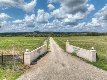 Sage: Peaceful Hill Country Retreat With Hot-Tub!,,4 star