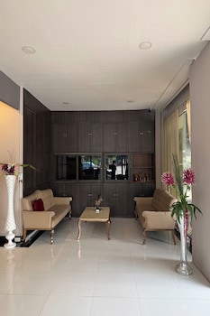 Golden Star Pattaya,,3 star