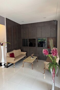 Golden Star Pattaya,,3 star