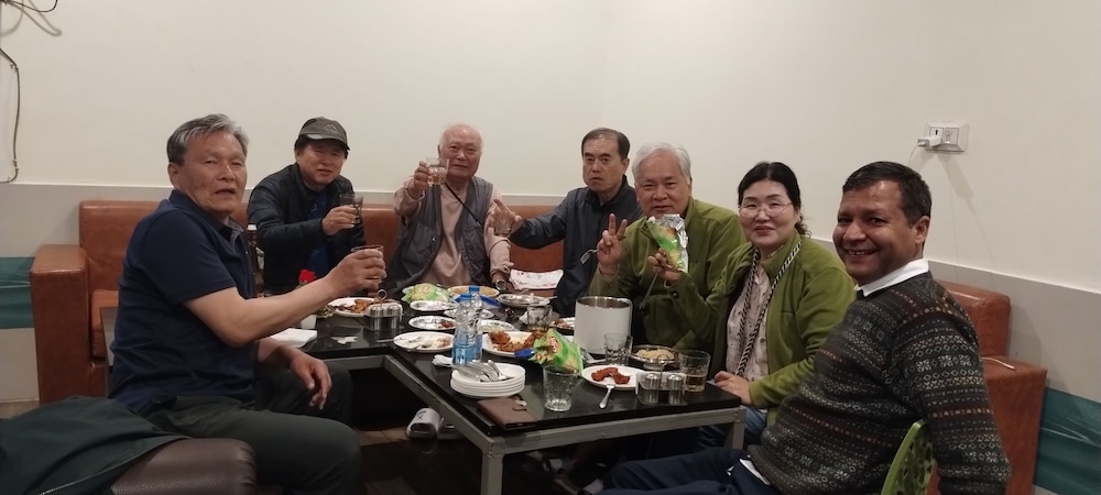 sunrise homestay agra rooftop view taj mahal