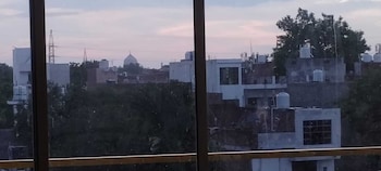 sunrise homestay agra rooftop view taj mahal