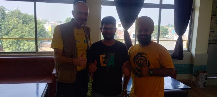 sunrise homestay agra rooftop view taj mahal