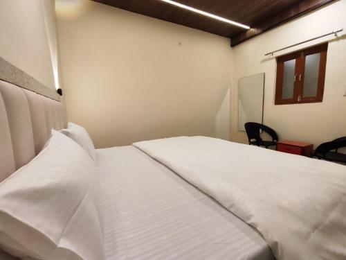 sunrise homestay agra rooftop view taj mahal