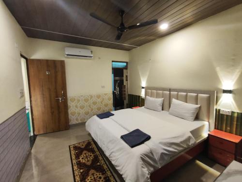 sunrise homestay agra rooftop view taj mahal
