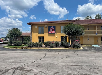 Studio 6 Huntsville, Al University Drive,,2 star