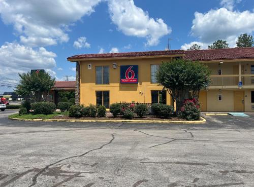 Studio 6 Huntsville, Al University Drive,,2 star