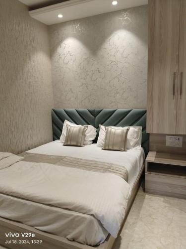 Hotel H Inn,,2 star