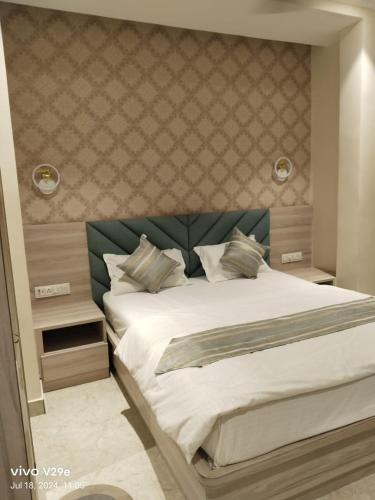 Hotel H Inn,,2 star