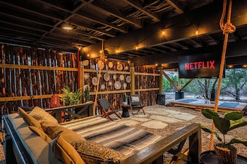 Bia Treehouse Fredericksburg,,2 star