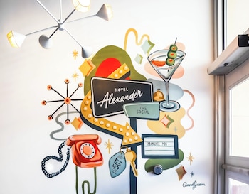 Hotel Alexander,215 E Hickory St,2 star