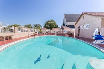 Travelodge By Wyndham Merced Yosemite,Merced>>Los Banos,2 star