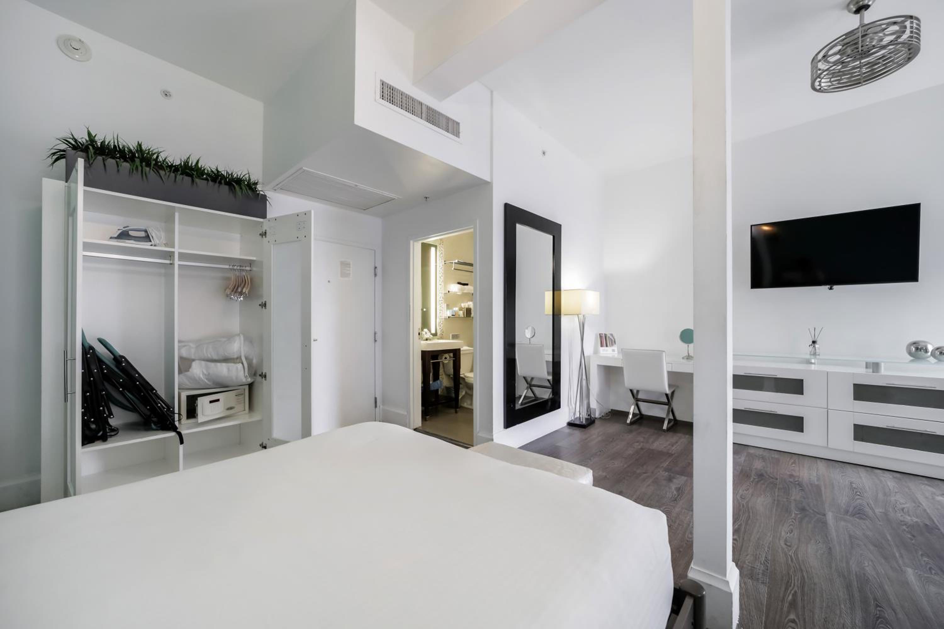 ithaca of south beach hotel