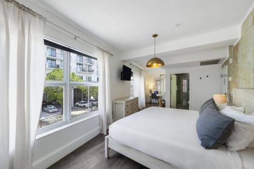 ithaca of south beach hotel