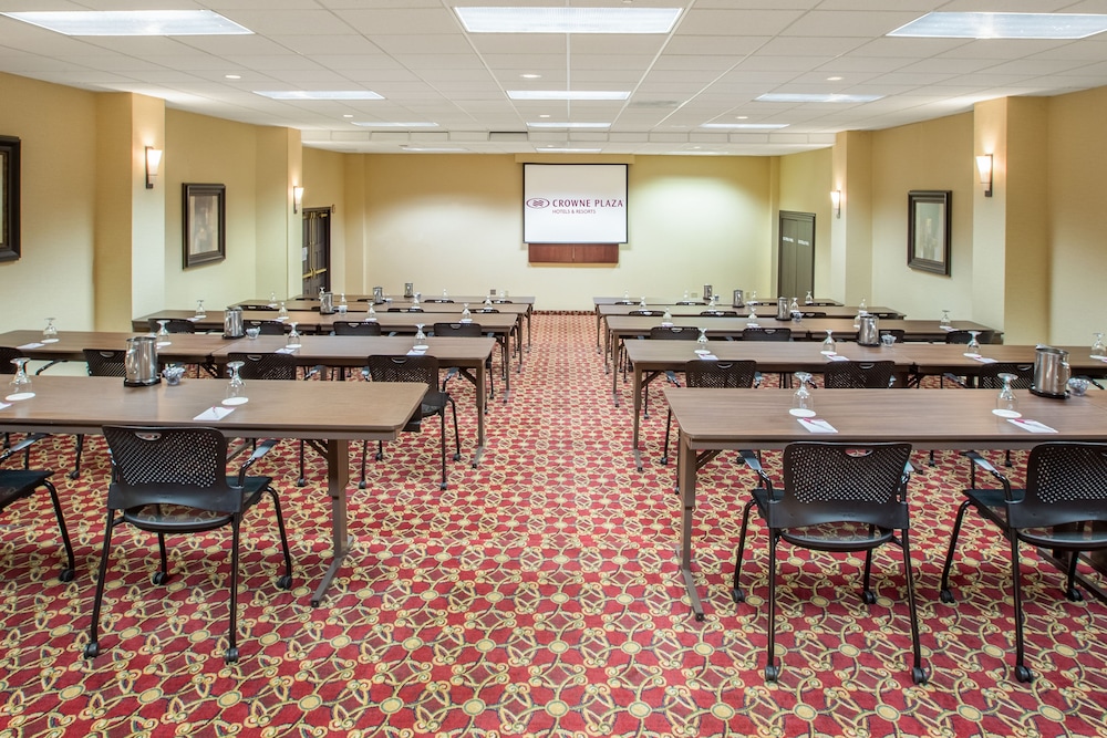 crowne plaza cleveland airport by ihg