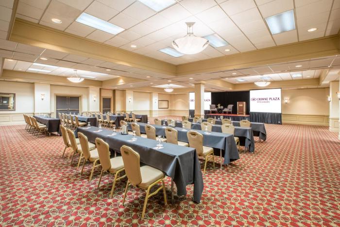 crowne plaza cleveland airport by ihg