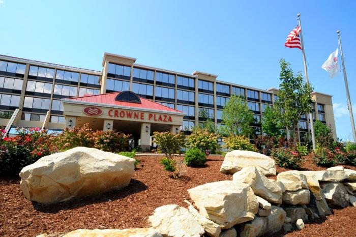 crowne plaza cleveland airport by ihg