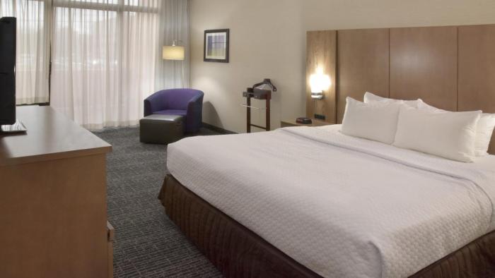crowne plaza cleveland airport by ihg
