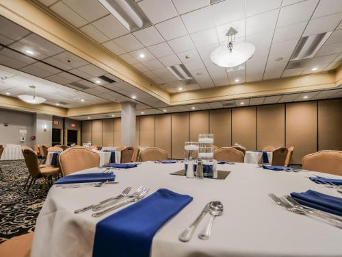 crowne plaza cleveland airport by ihg