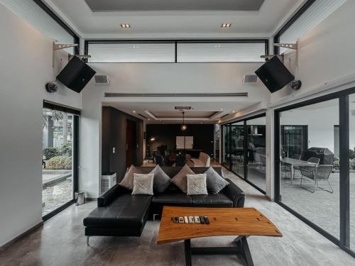 tropical haven 4 bedroom pool villa