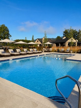 Dillard House,768 Franklin Street,3 star