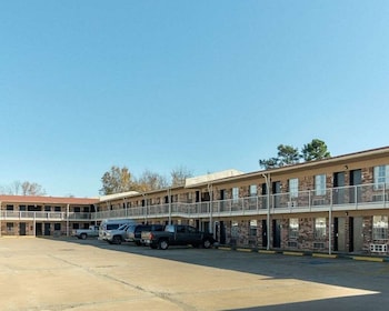 Homestay Inn & Suites,,2 star