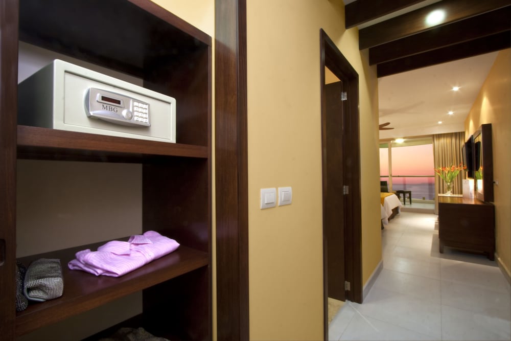 Sunset Plaza Beach Resort & Spa Pto Vallarta All Inclusive,Nuevo Vallarta>>Costa Careyes,5 star