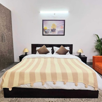 lux studio epic stay