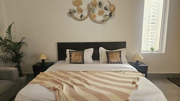 lux studio epic stay