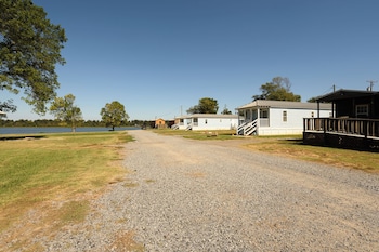 Red Leaf Cottages,4589 Us-82, Lake Village, Ar 71653,3 star