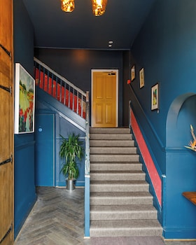 Shirehall Apartments,,3 star