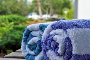 Premium Condos Near Universal Studios,6165 Carrier Dr,4 star