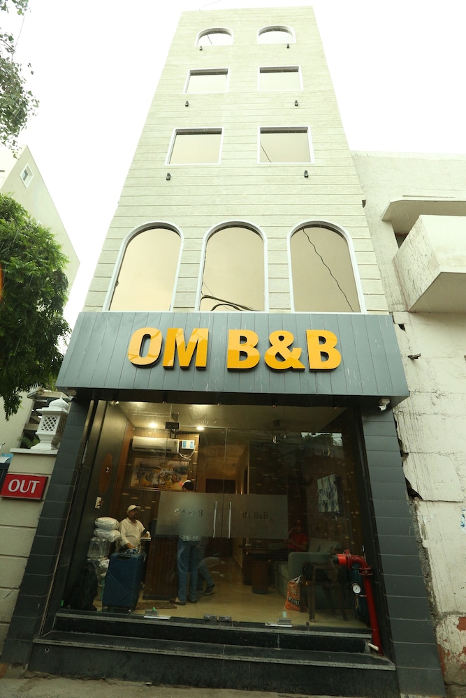 om b and b
