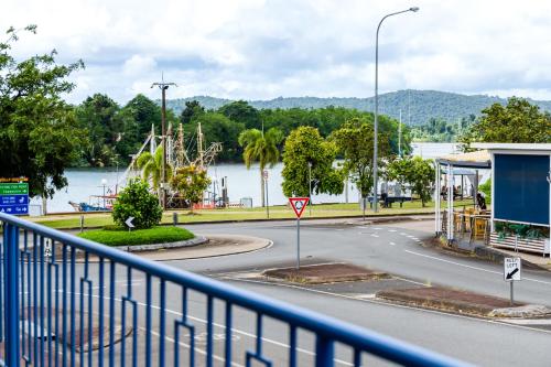 innisfail riverfront motel