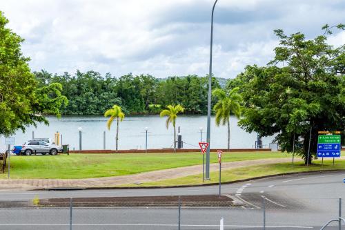 innisfail riverfront motel