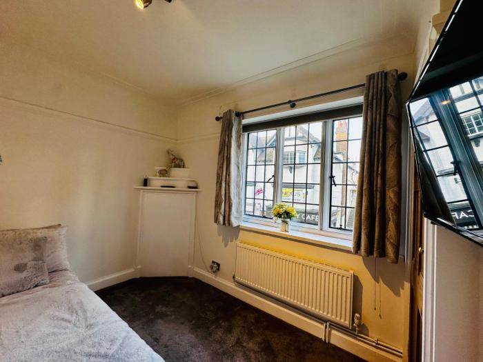gerrardscross sleeps4 parking petfriendly wembley